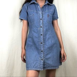 Super cute vintage collared denim dress! ☀️